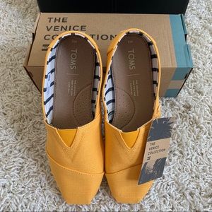 Brand New With Tags! Mustard Yellow Toms
